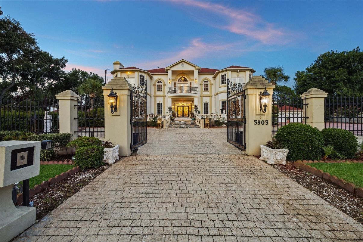 Exterior, Facade, French Provincial