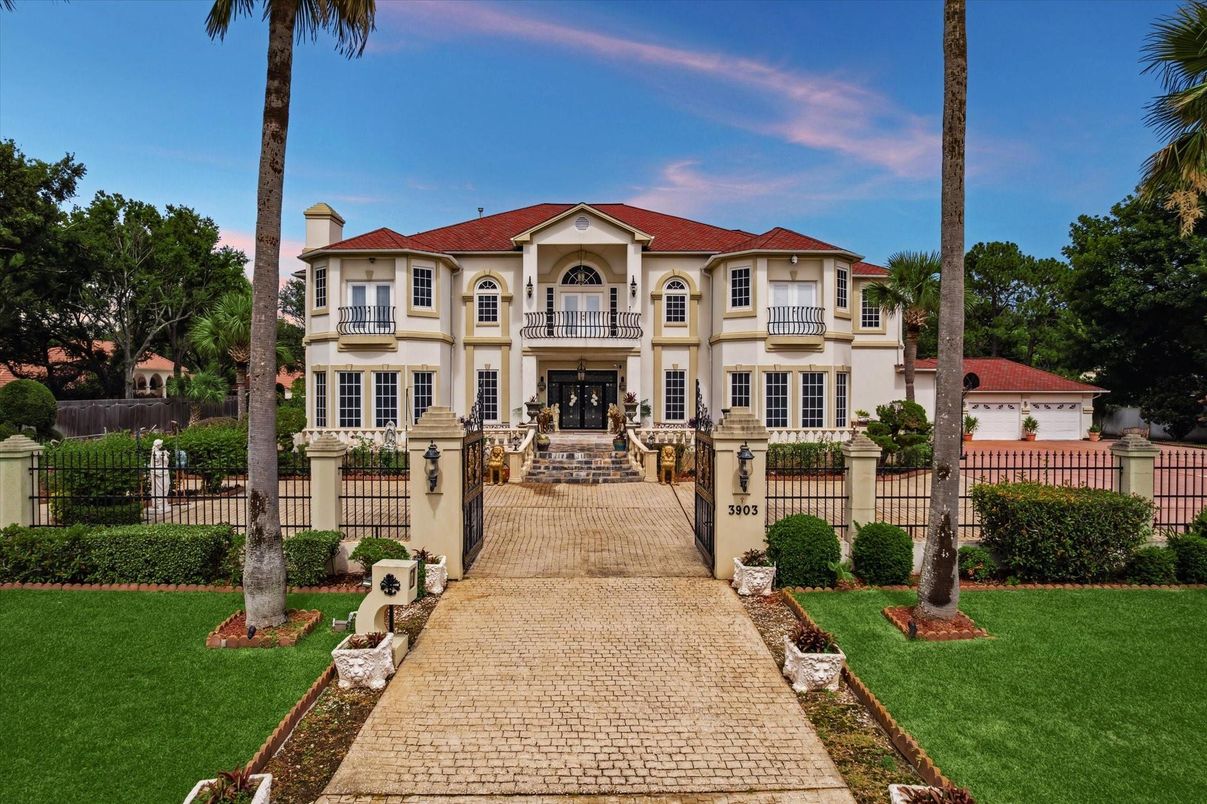 Exterior, Facade, French Provincial