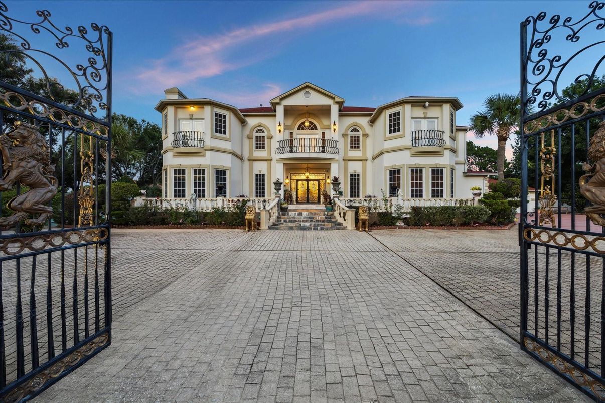 Exterior, Facade, French Provincial