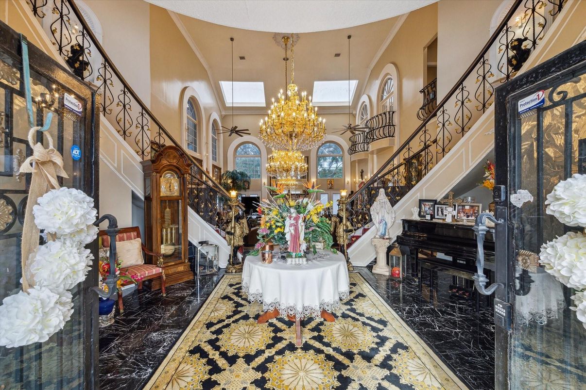 Chandelier, Interior, Marble, Piano