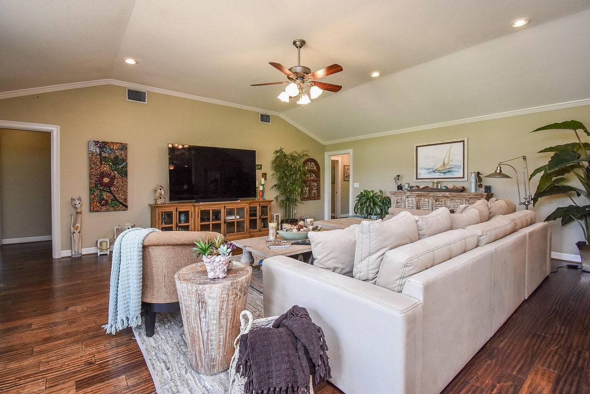 Interior, Living room, Recessed Lighting, Wood Texture Flooring