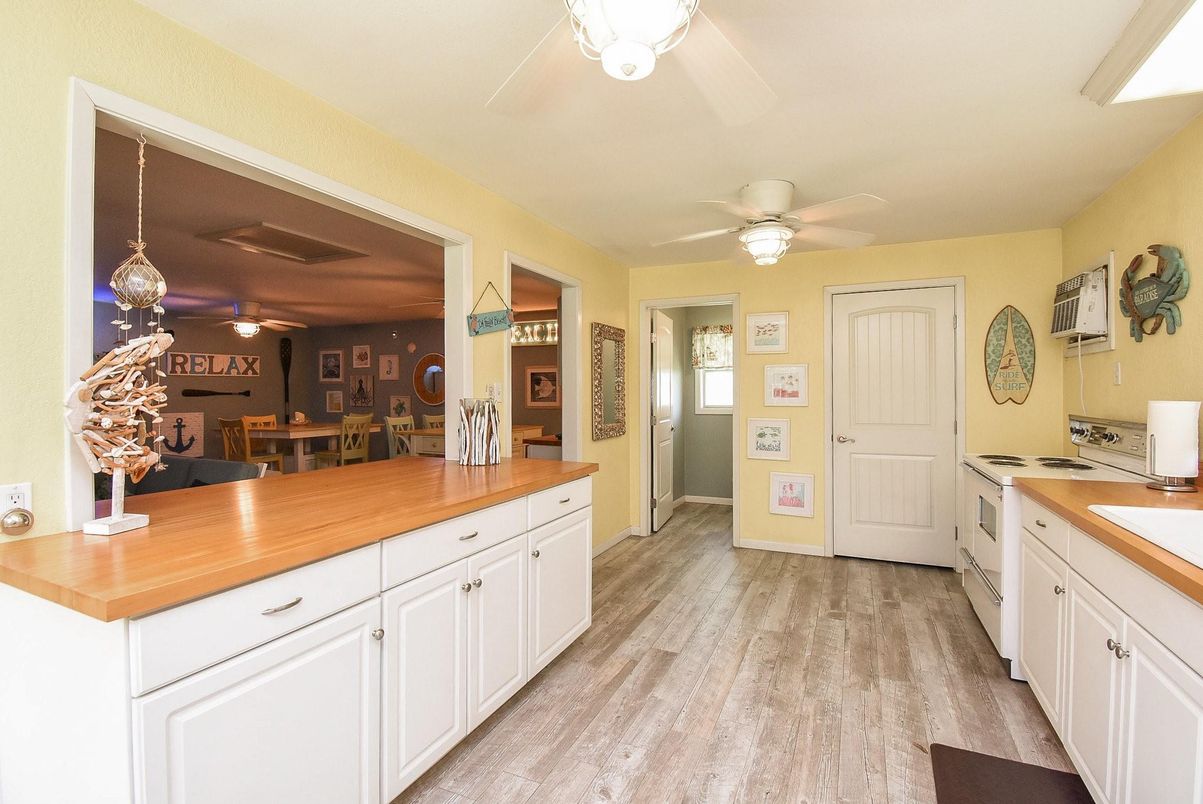 Dining room, Interior, Kitchen, Pendant Lights, Wood Texture Flooring