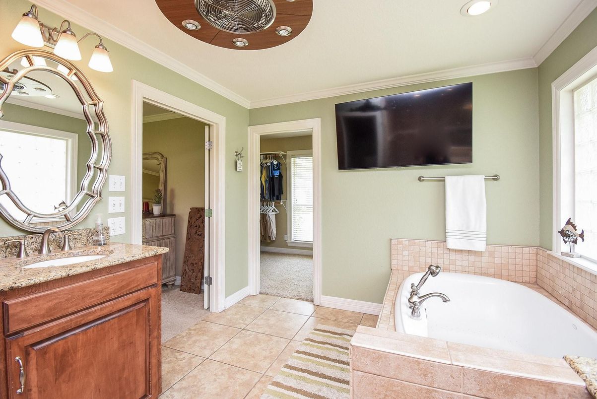Bathroom, Interior, Recessed Lighting