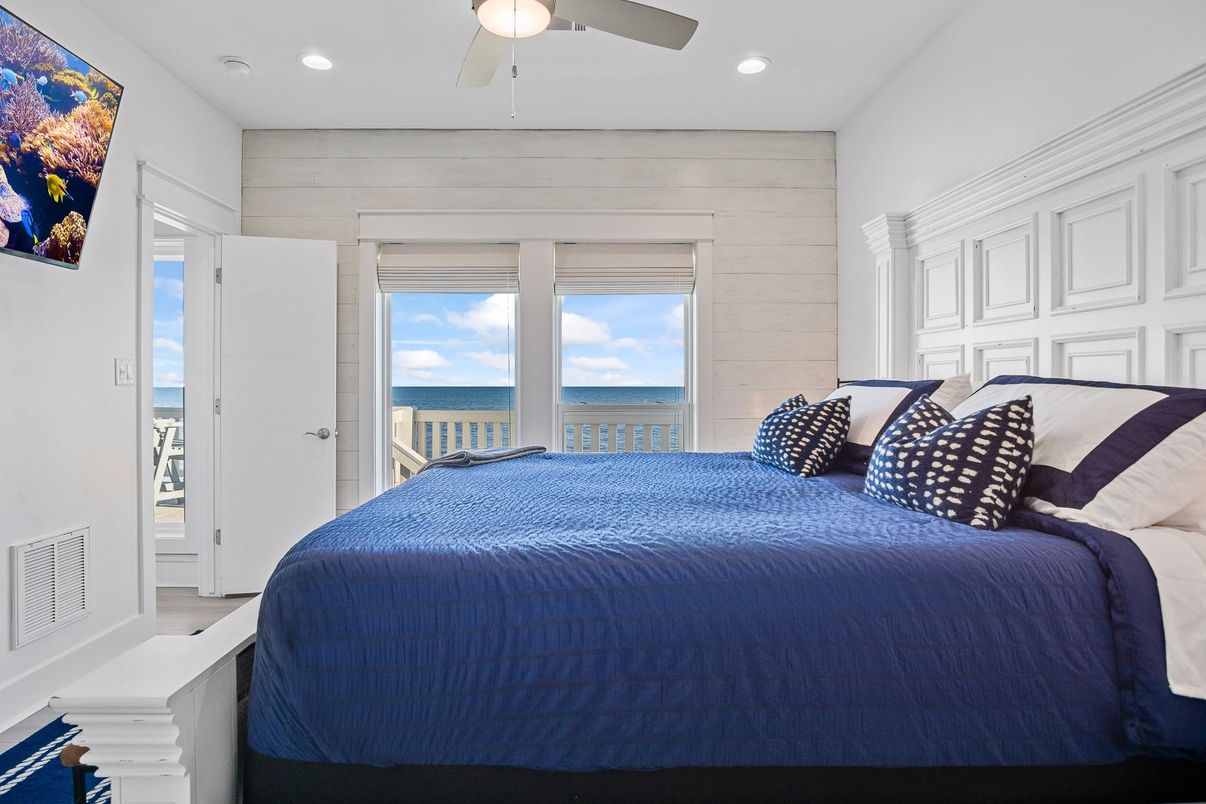 Bedroom, Interior, Recessed Lighting, Water