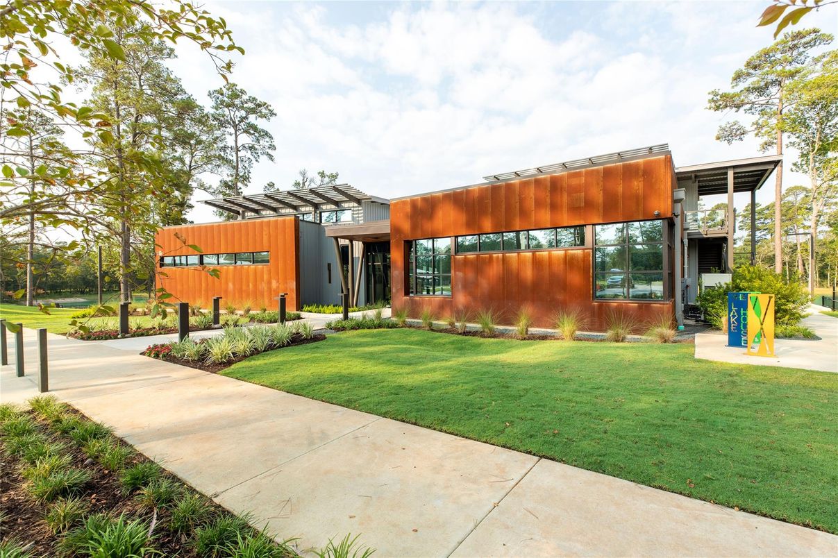 Backyard, Exterior, Facade, Modern