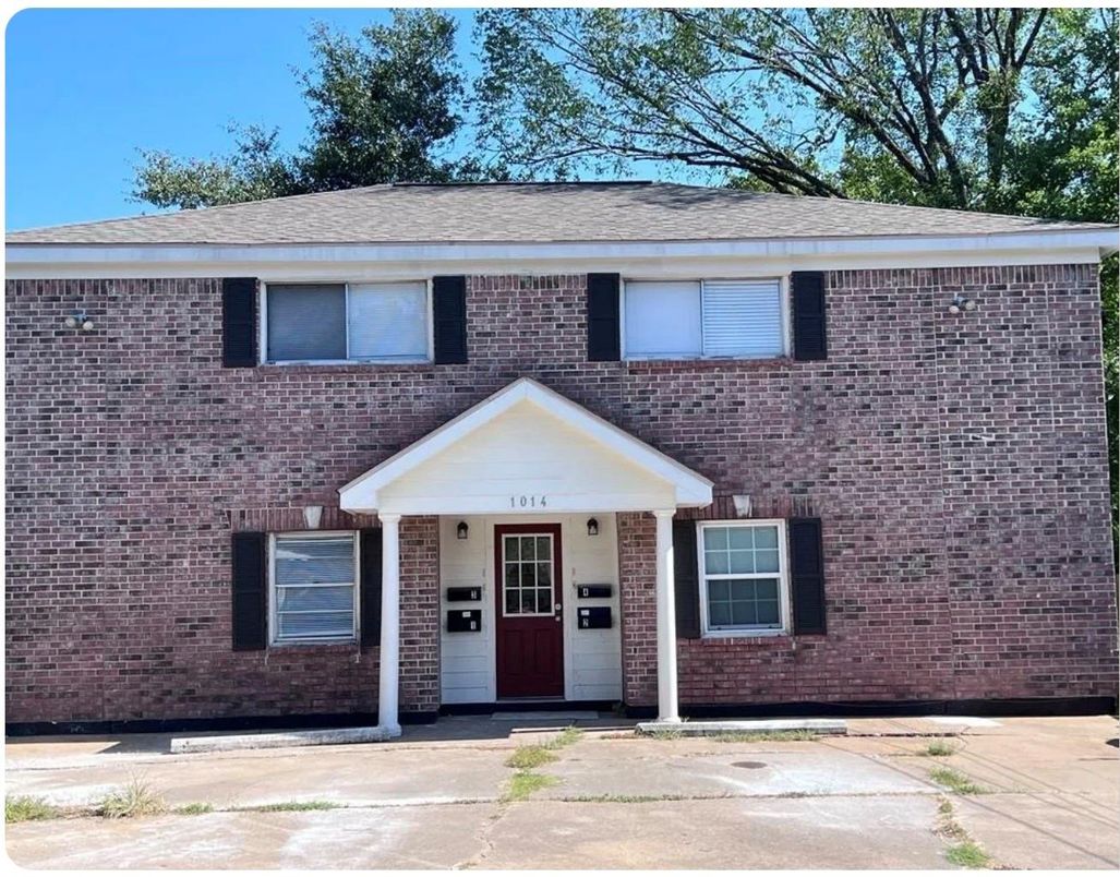 Exterior, Facade, Brick Facade, Georgian