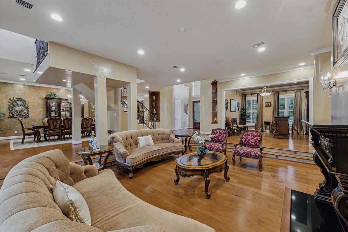 Dining room, Interior, Living room, Recessed Lighting, Wood Texture Flooring