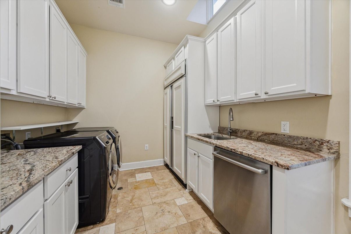 Interior, Kitchen, Recessed Lighting, Washer