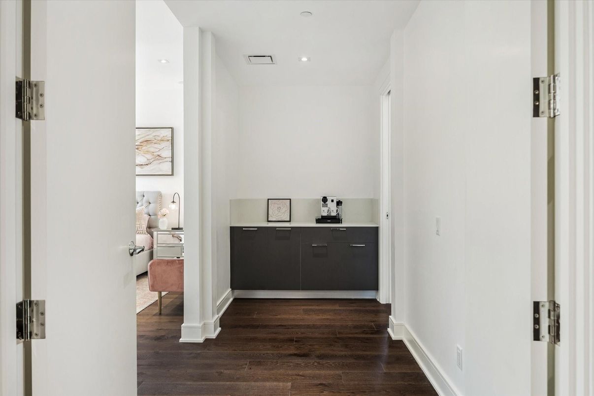 Interior, Recessed Lighting, Wood Texture Flooring