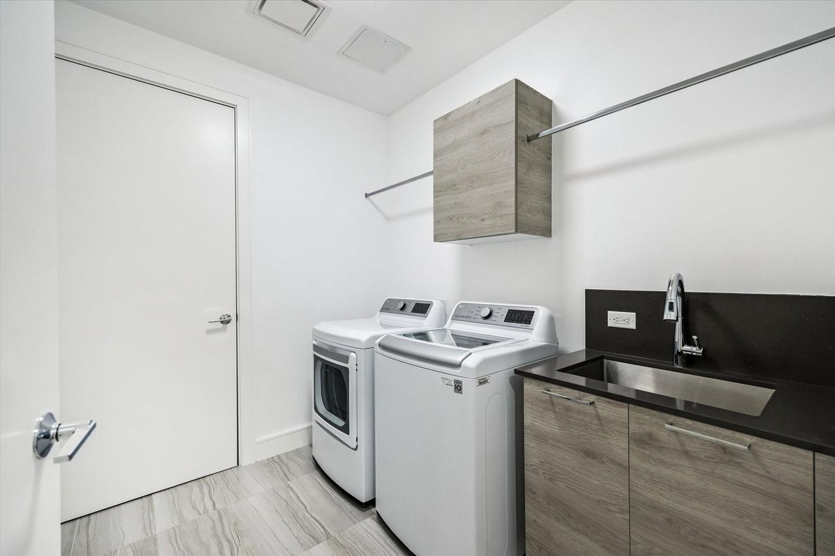 Interior, Washer, Wood Texture Flooring