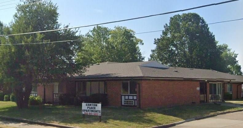 Exterior, Facade, Brick Facade, Ranch