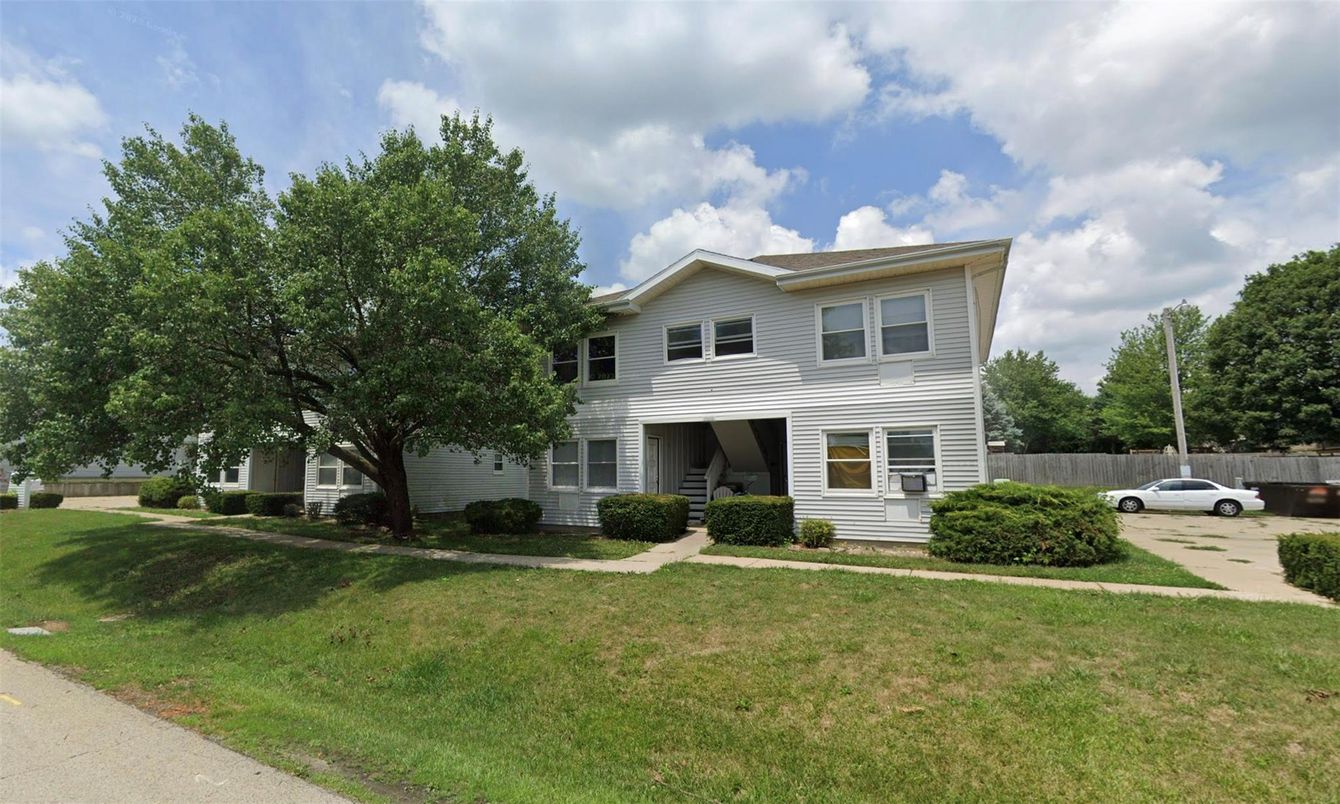 Backyard, Exterior, Facade, Raised Ranch