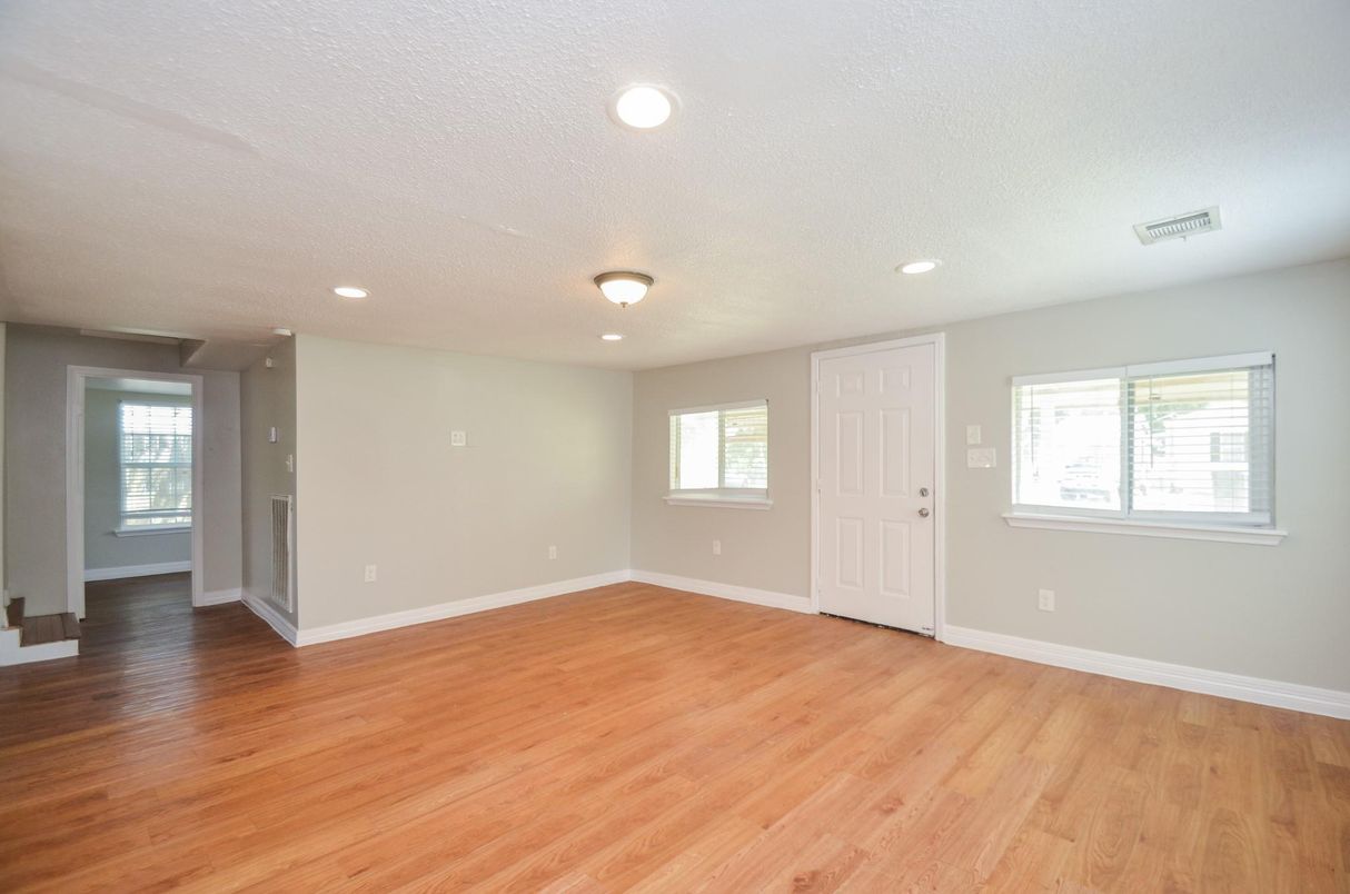 Empty room, Interior, Recessed Lighting, Wood Texture Flooring