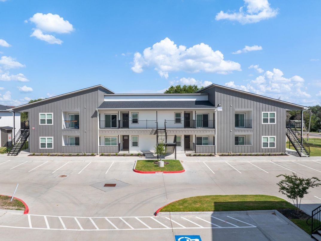 Exterior, Facade, Farmhouse