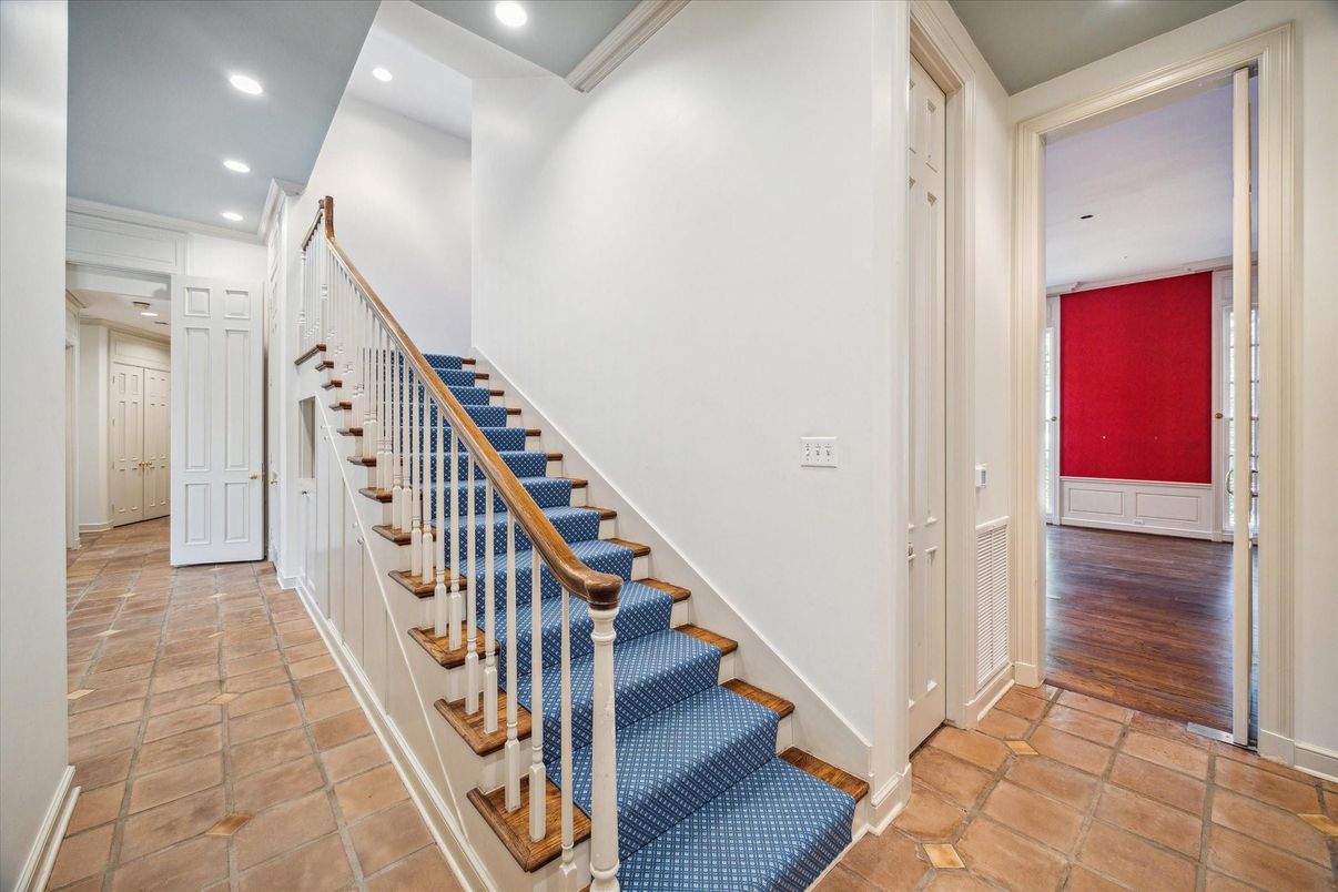 Interior, Recessed Lighting, Wood Texture Flooring