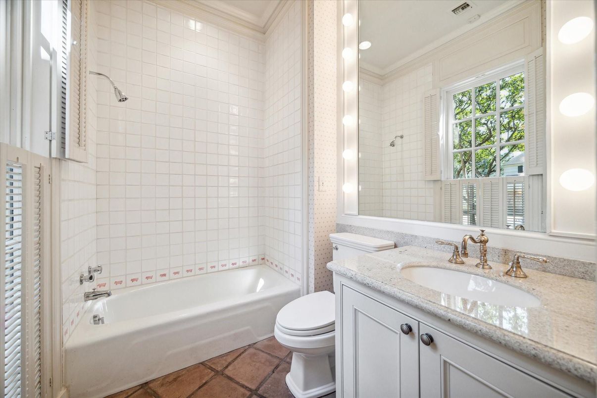 Bathroom, Interior, Recessed Lighting