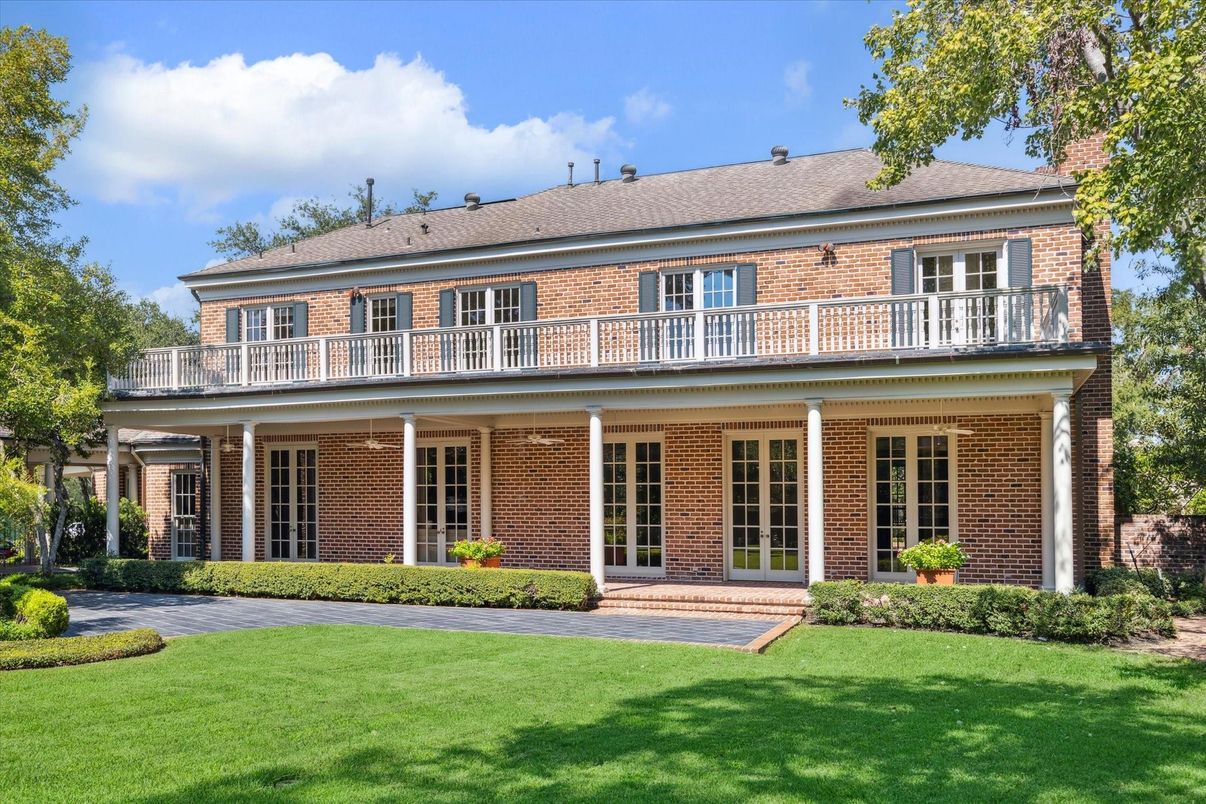 Exterior, Facade, Brick Facade, Georgian