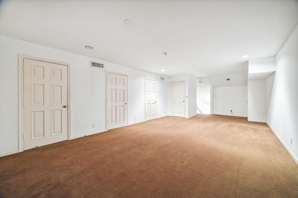 Empty room, Interior, Recessed Lighting