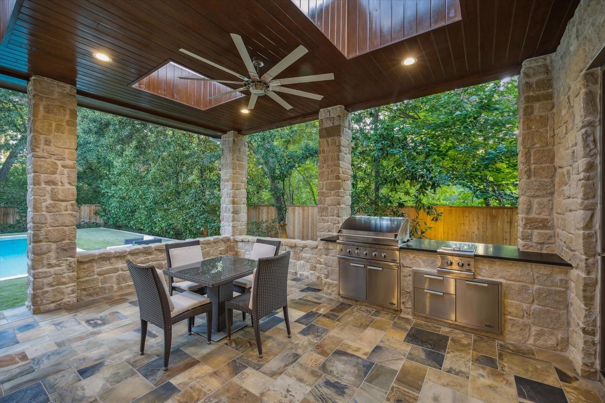 Exterior, Outdoor Kitchen