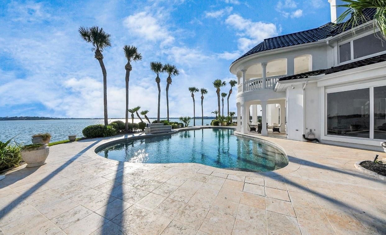 Exterior, Pool, Water