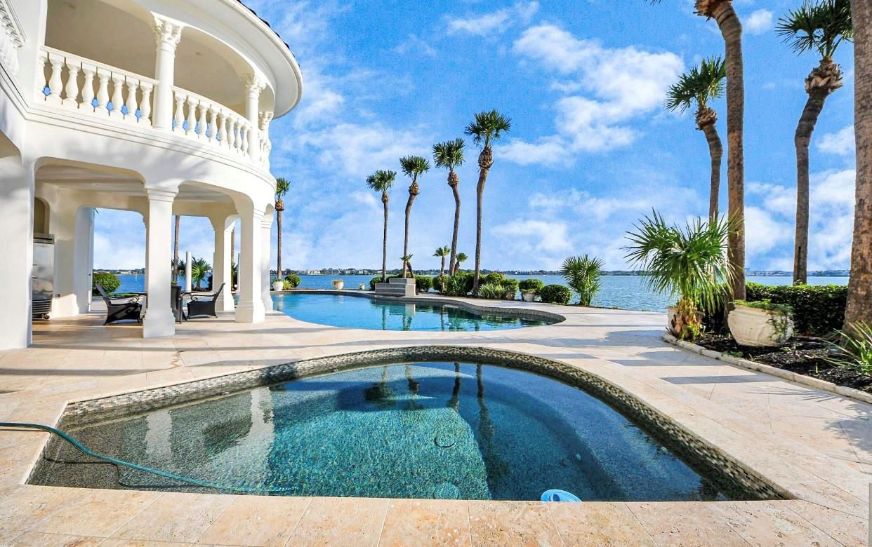 Exterior, Pool, Water