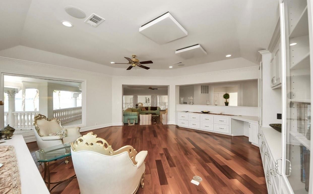 Interior, Recessed Lighting, Wood Texture Flooring