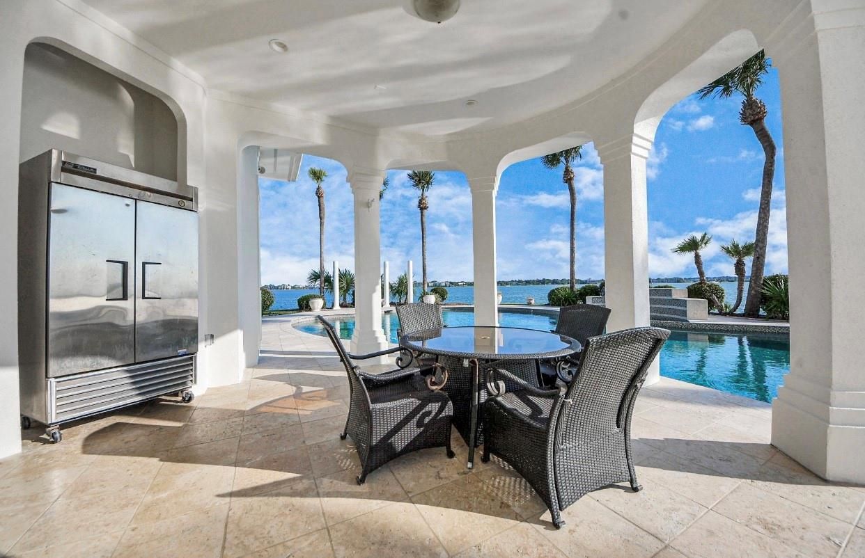 Exterior, Pool, Water