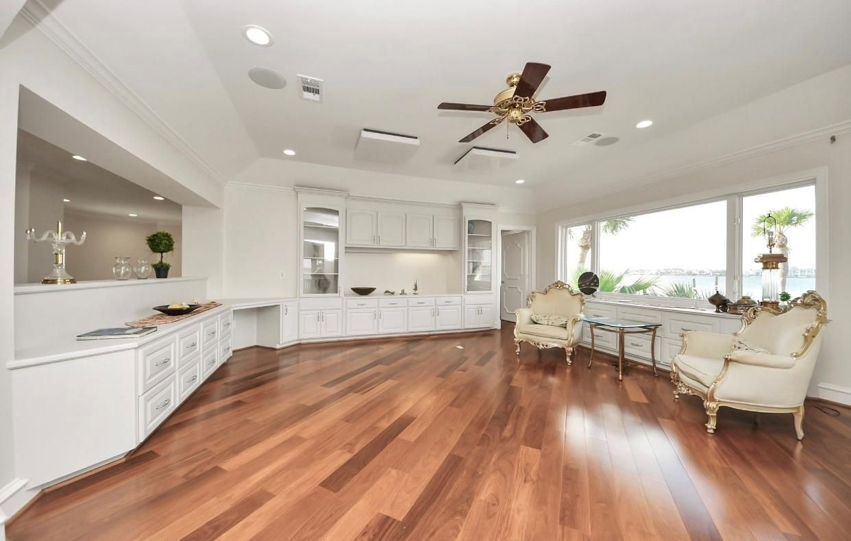 Interior, Recessed Lighting, Wood Texture Flooring