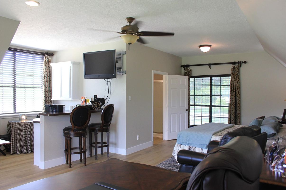 Interior, Recessed Lighting, Wood Texture Flooring