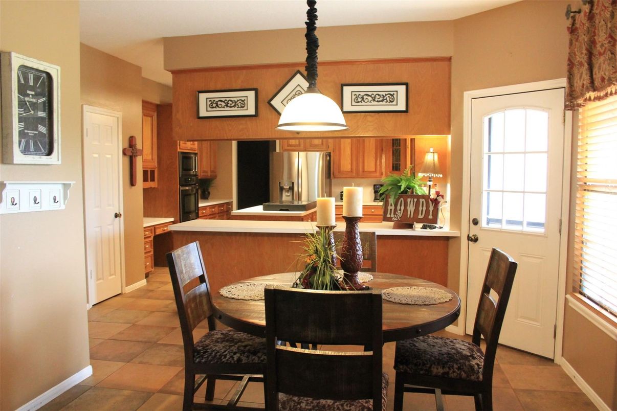 Dining room, Interior, Kitchen, Pendant Lights, Stainless Steel Appliances