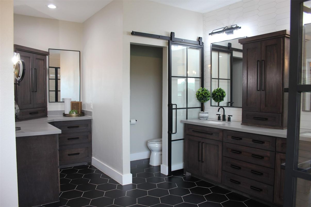 Bathroom, Dual Sink Vanities, Interior, Recessed Lighting