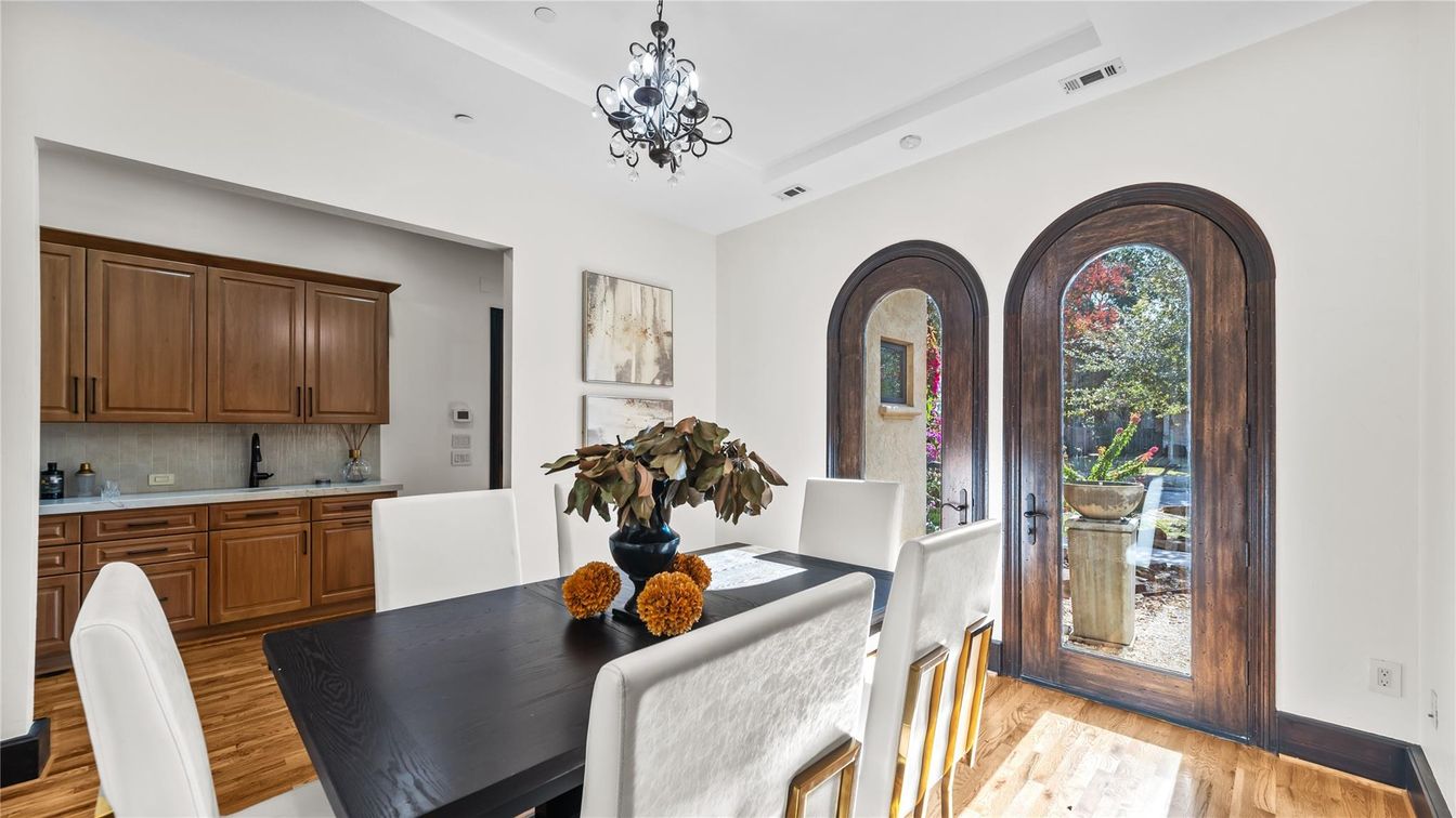 Chandelier, Dining room, Interior, Recessed Lighting, Wood Texture Flooring