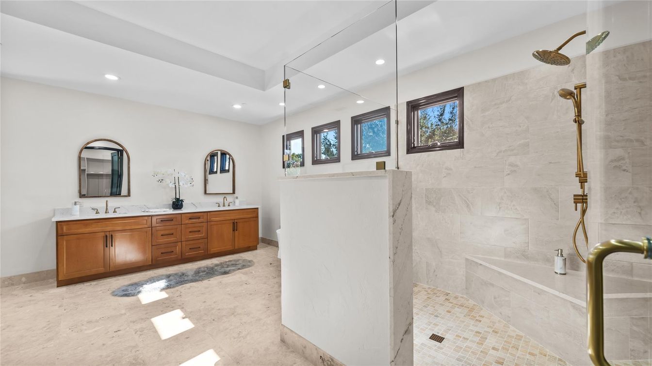 Bathroom, Dual Sink Vanities, Interior, Recessed Lighting
