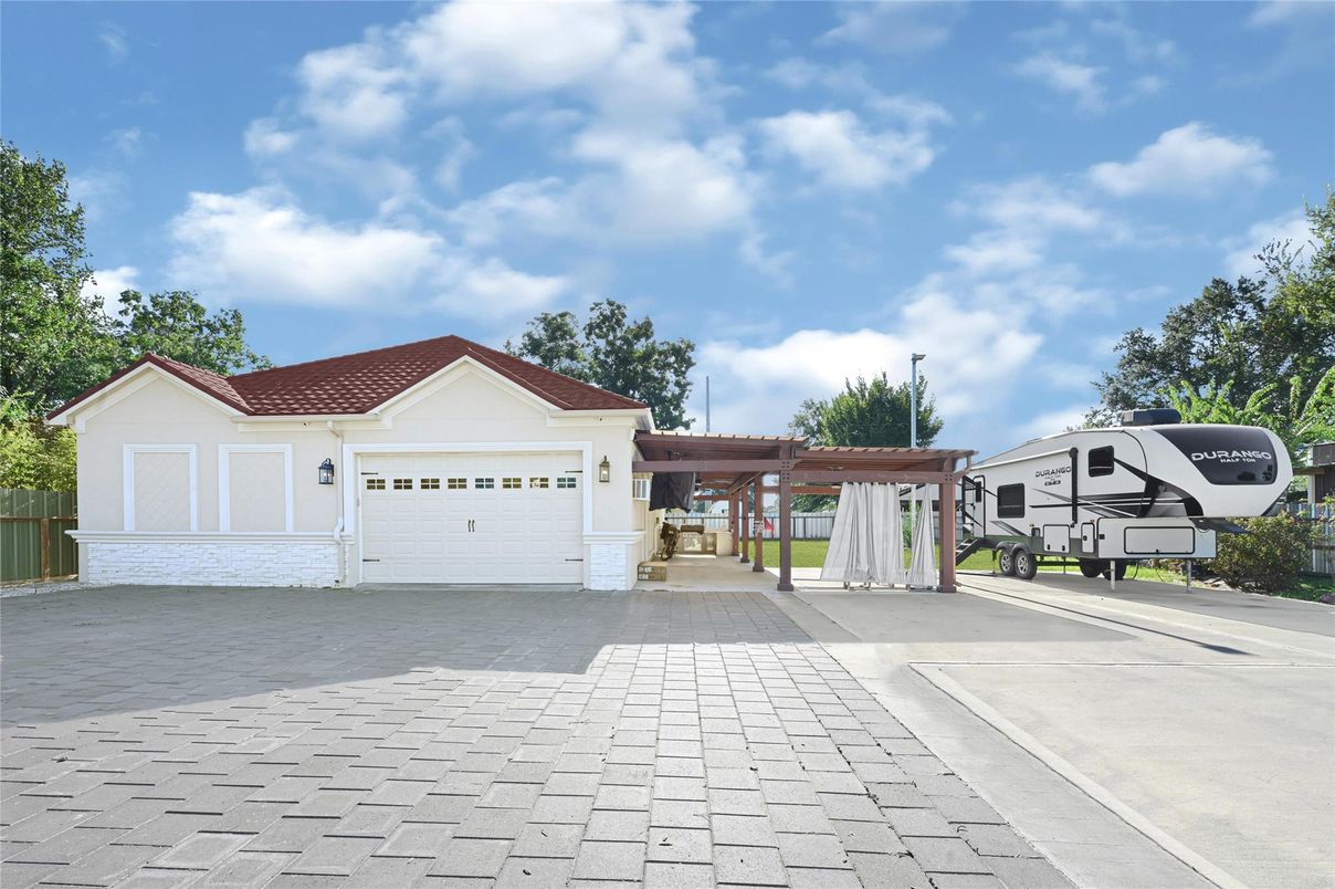Detached Garage, Exterior