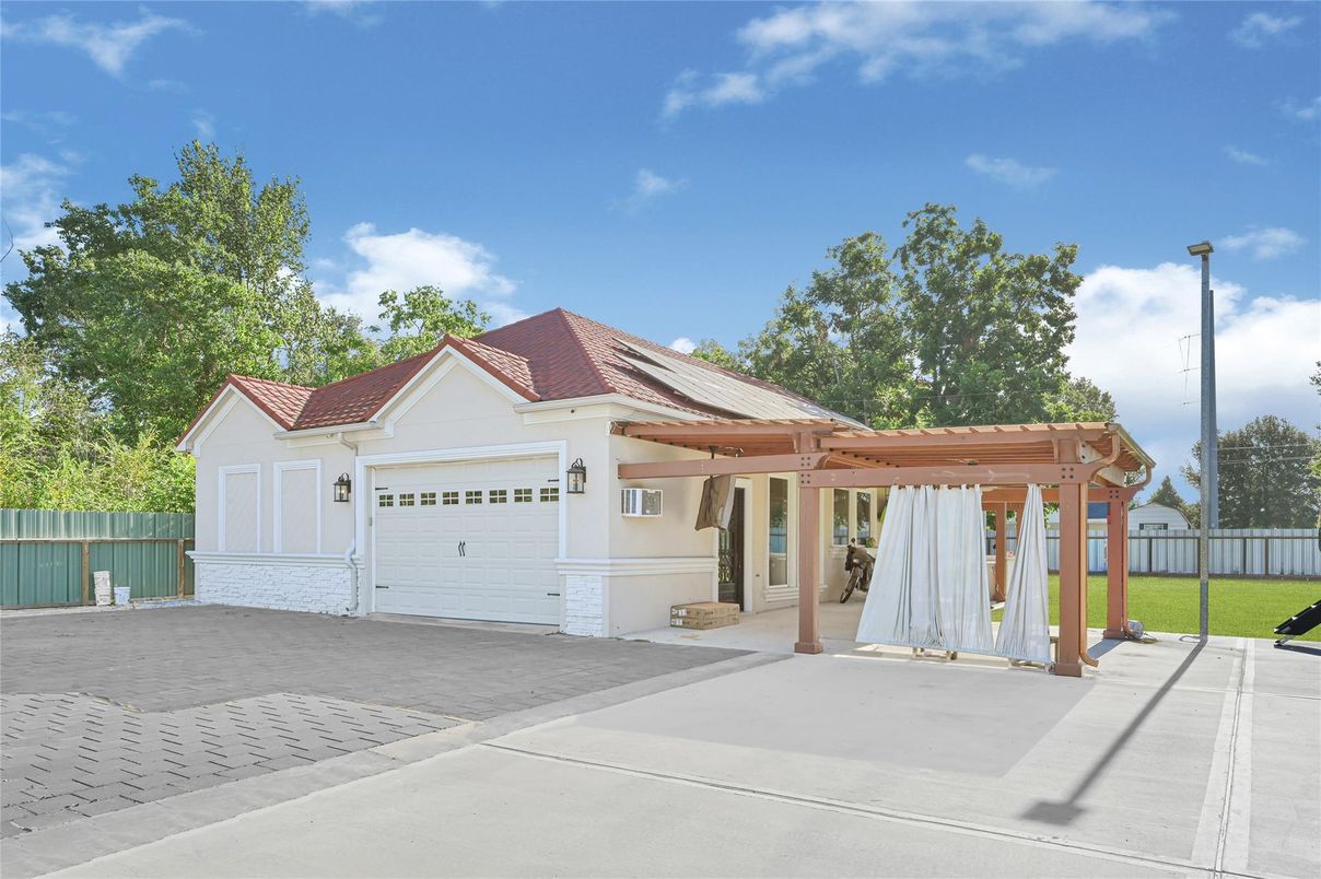 Detached Garage, Exterior