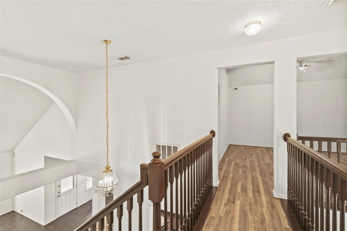 Interior, Pendant Lights, Wood Texture Flooring