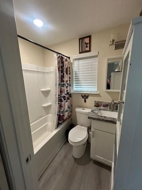 Bathroom, Interior, Recessed Lighting, Wood Texture Flooring
