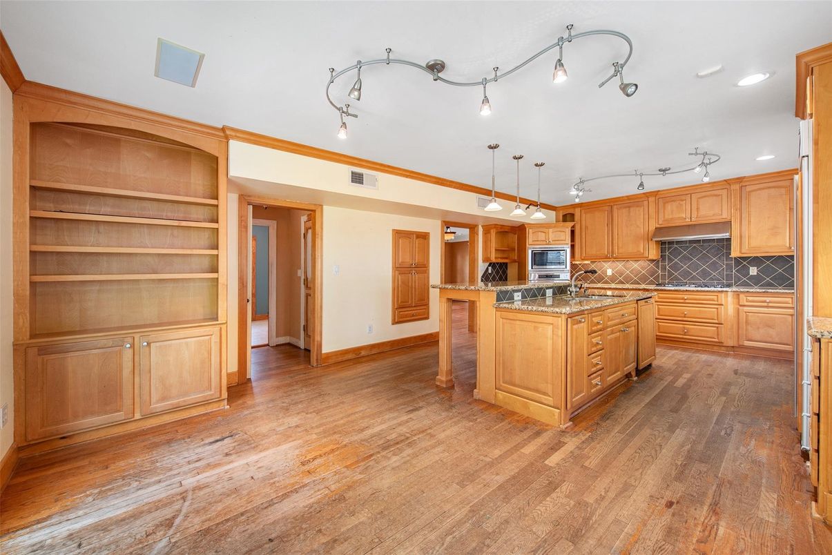 Interior, Kitchen, Pendant Lights, Recessed Lighting, Wood Texture Flooring