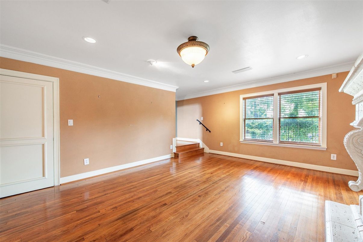 Empty room, Interior, Recessed Lighting, Wood Texture Flooring