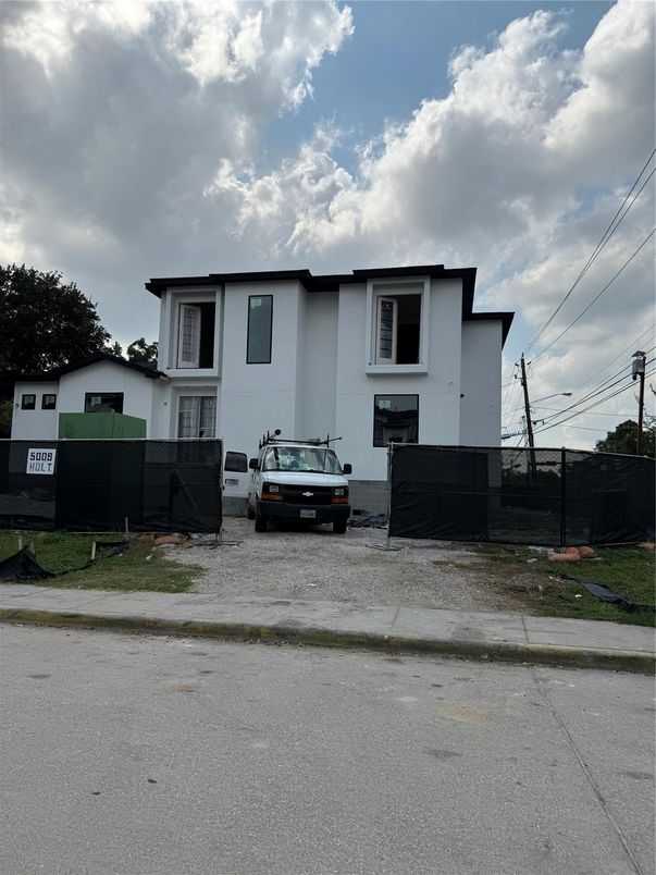 Exterior, Facade, Mediterranean