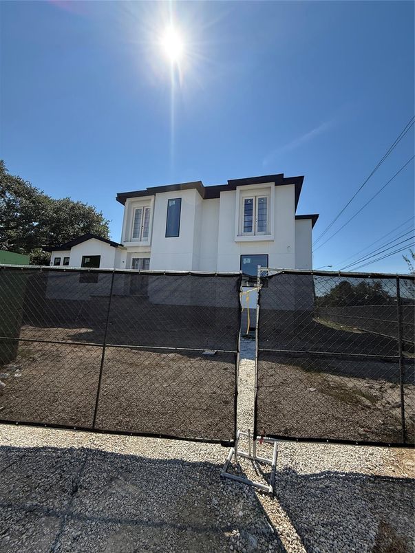 Exterior, Facade, None