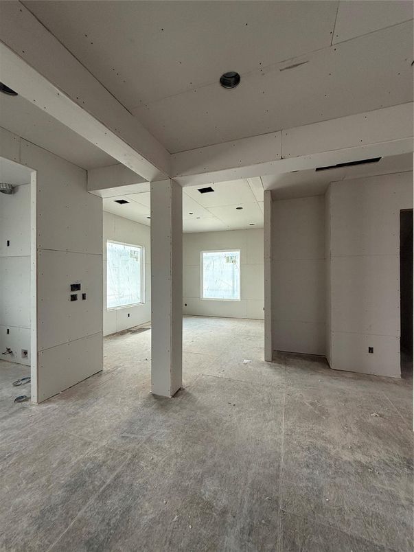 Empty room, Interior