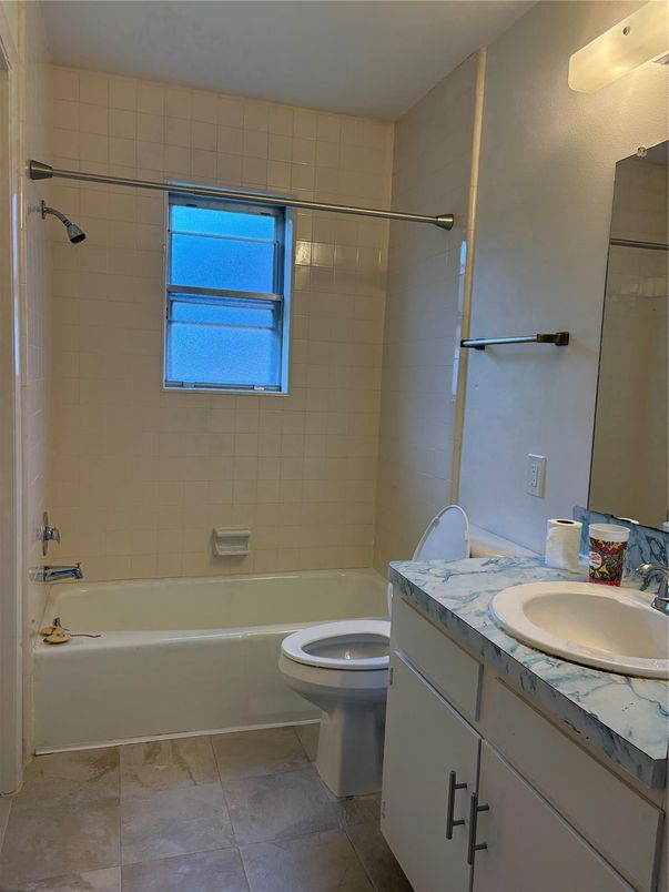 Bathroom, Interior, Tile Countertops