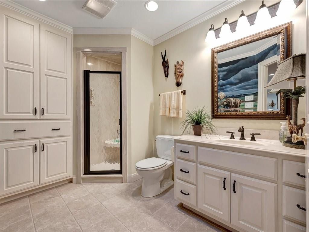 Bathroom, Interior, Recessed Lighting