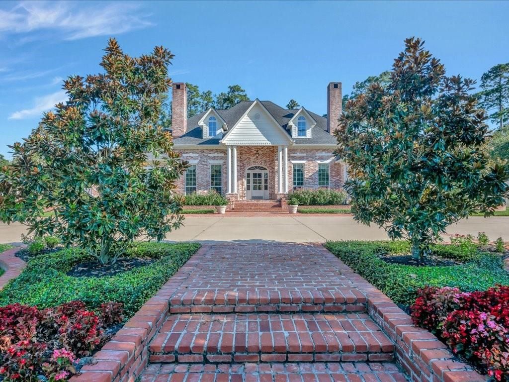 Backyard, Exterior, Facade, Brick Facade, French Provincial