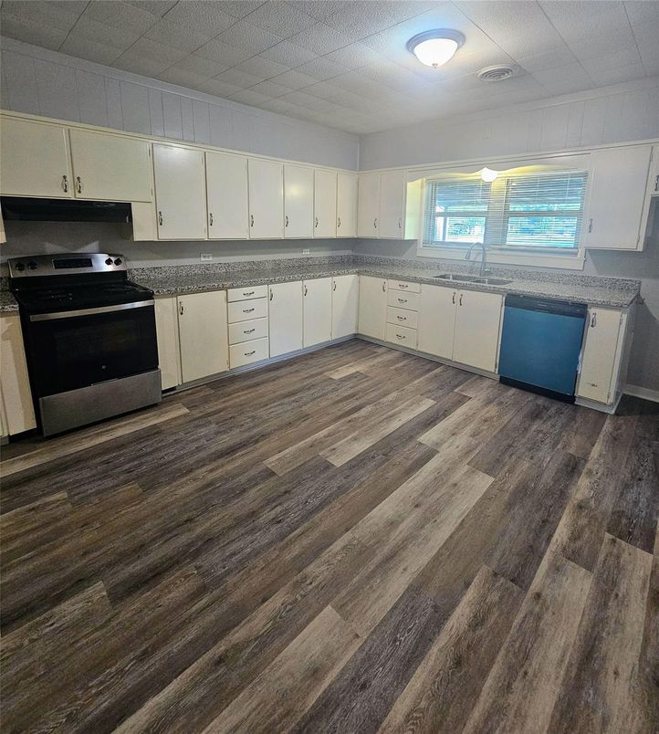 Interior, Kitchen, Wood Texture Flooring