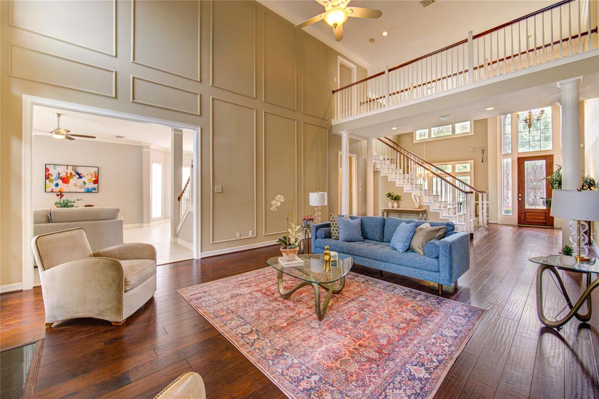 Interior, Living room, Recessed Lighting, Wood Texture Flooring