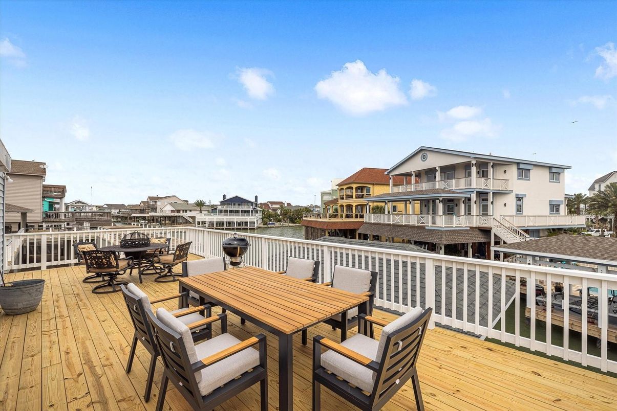 Exterior, Wood Texture Flooring