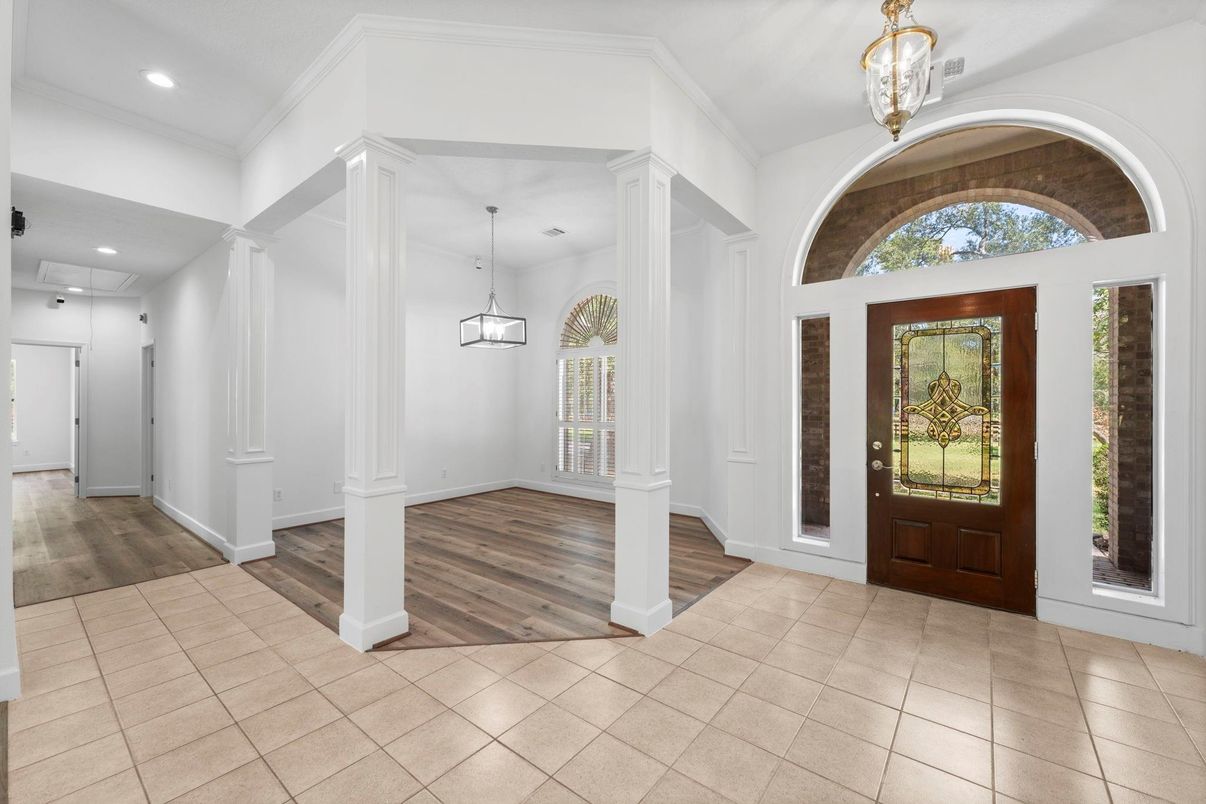 Interior, Pendant Lights, Recessed Lighting, Wood Texture Flooring
