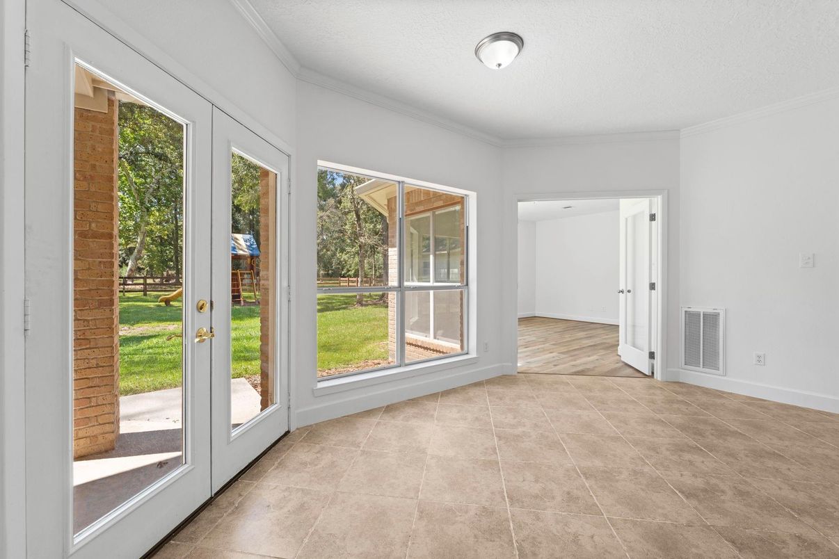 Empty room, Interior